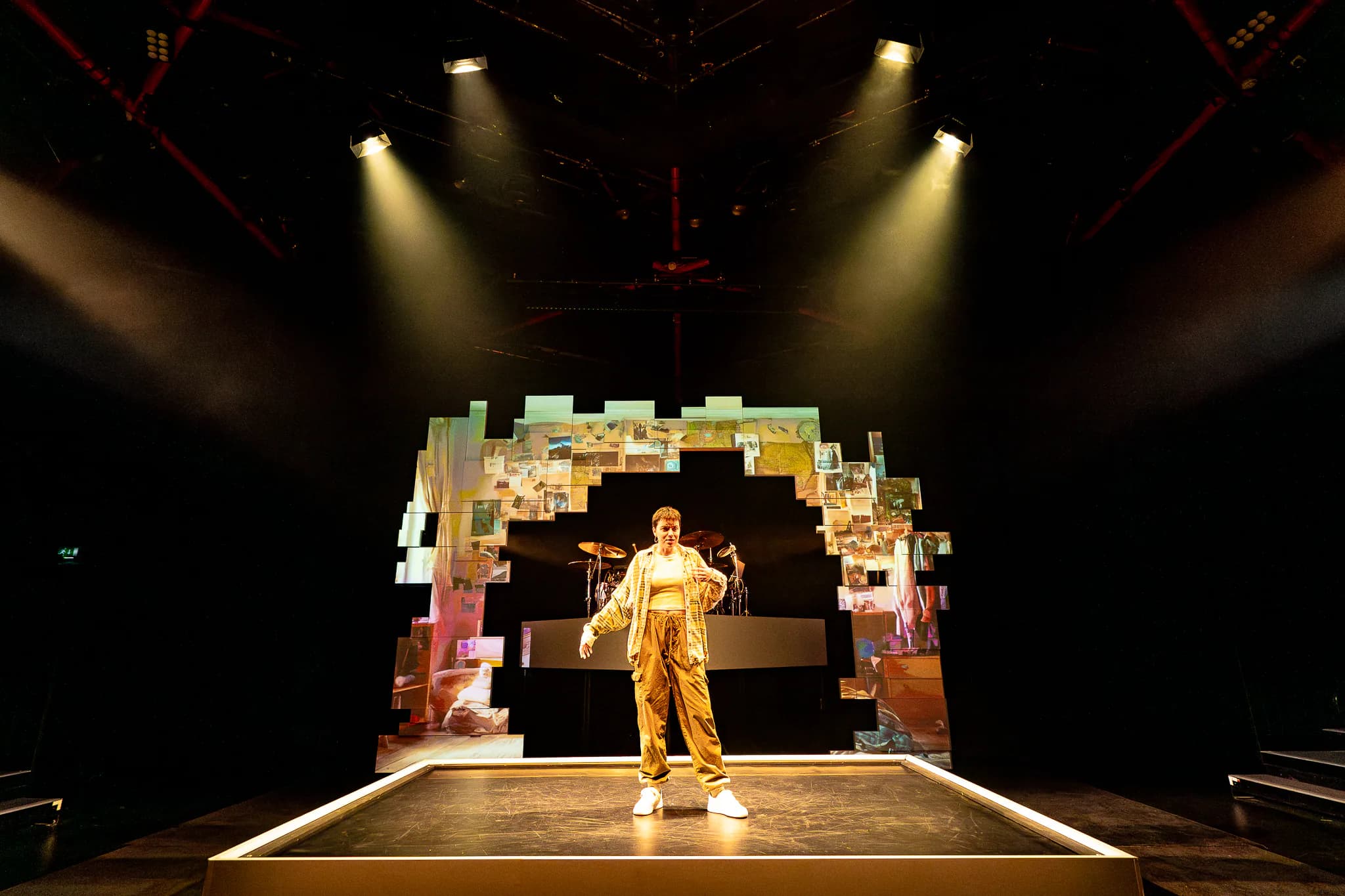 Peak Stuff at UK Tour — production photograph 18 of 43
