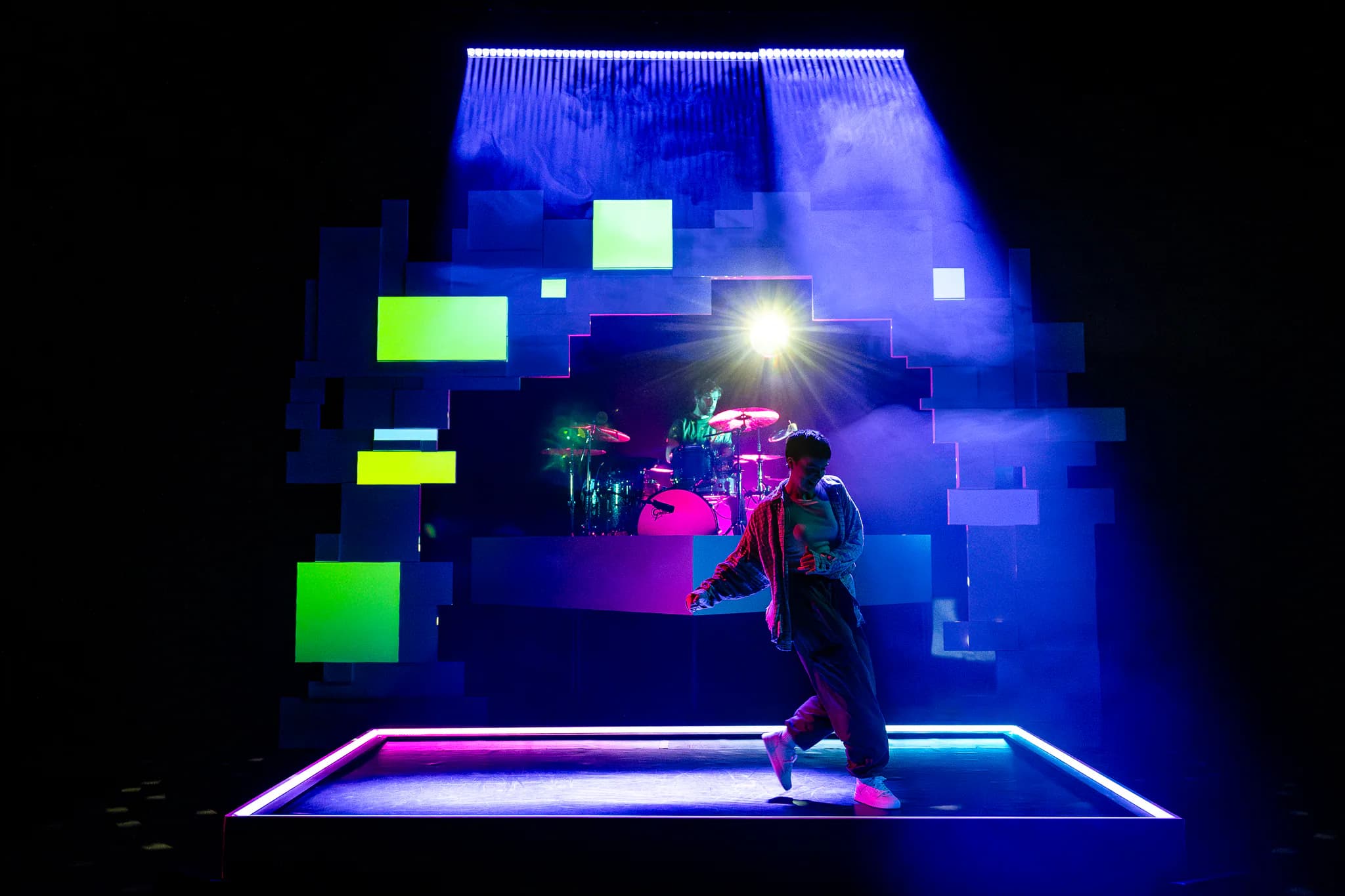 Peak Stuff at UK Tour — production photograph 21 of 43