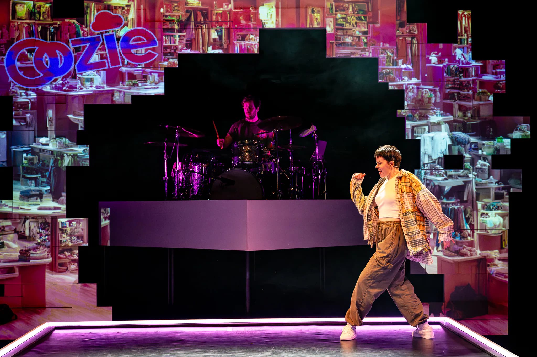 Peak Stuff at UK Tour — production photograph 24 of 43