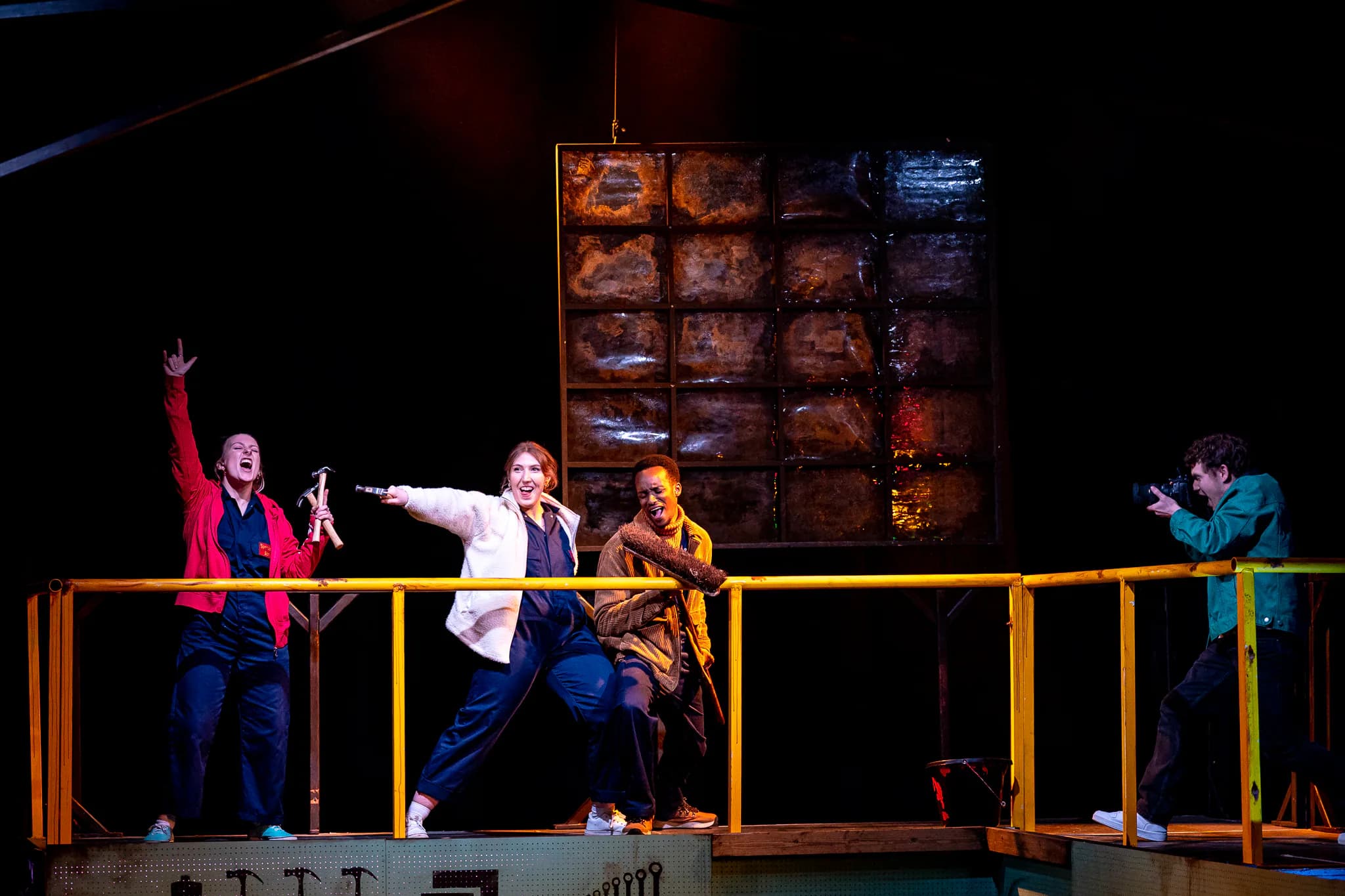 Scissors at Greenwich Theatre — production photograph 13 of 41