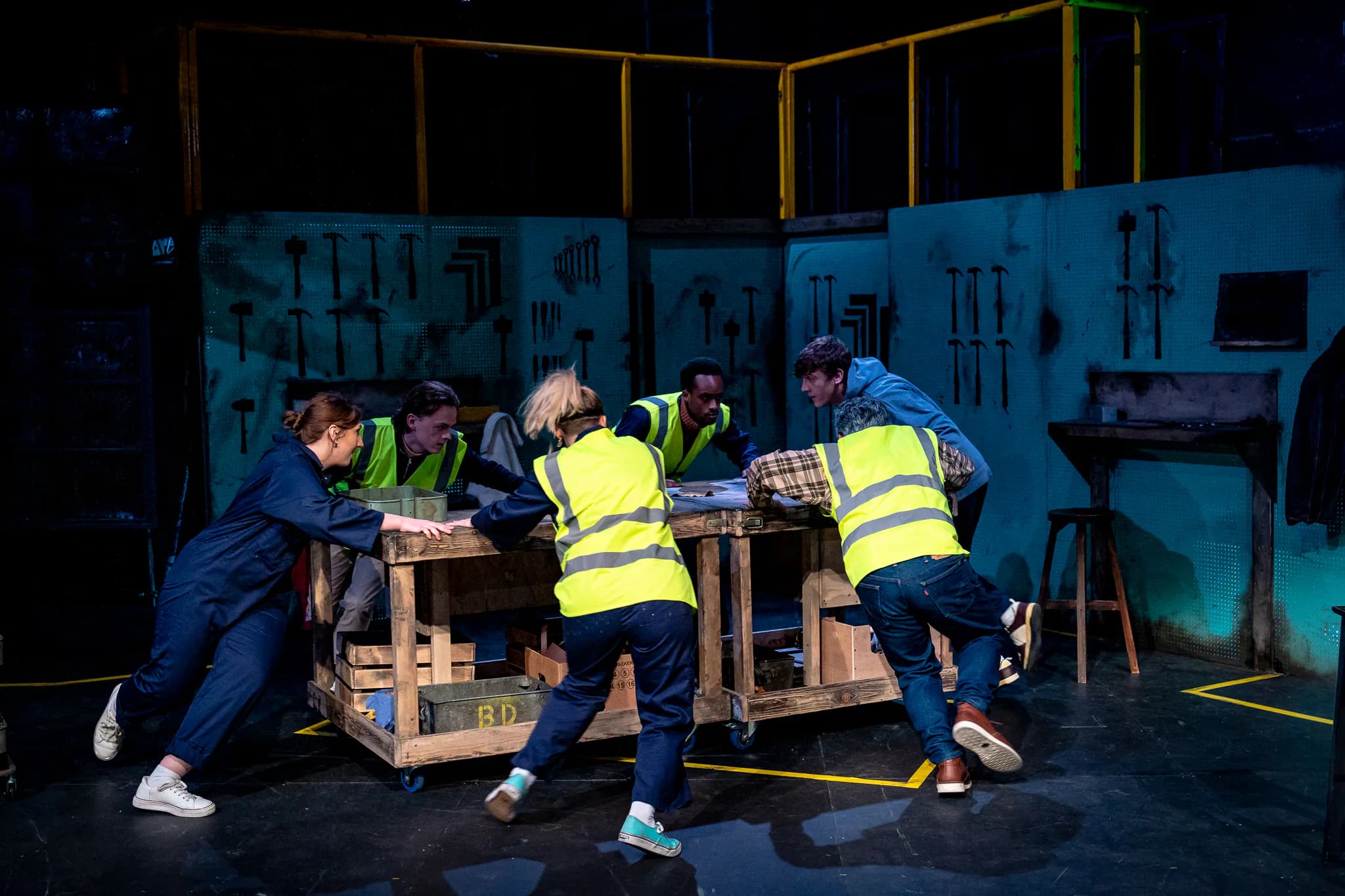 Scissors at Greenwich Theatre — production photograph 33 of 41